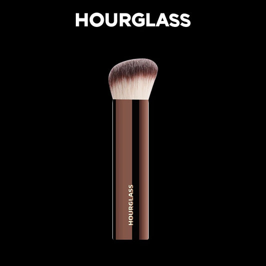 Pinceau de maquillage Hourglass - Vanish Seamless Finish Foundation Brush - Poils en fibres douces, design à la mode, pinceau unique pour le visage.